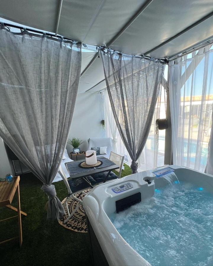 Suites By Aix Keys Avec Jacuzzi Privatif 5 Min Des Plages Fouras Saint-Laurent-de-la-Prée Exterior foto